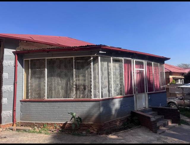 3 BEDROOM HOUSE FOR SALE IN YEOVILLE